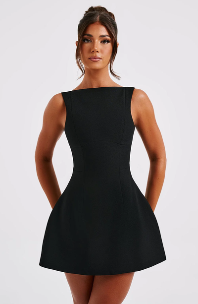 Schmal geschnittenes rückenfreies Kleid