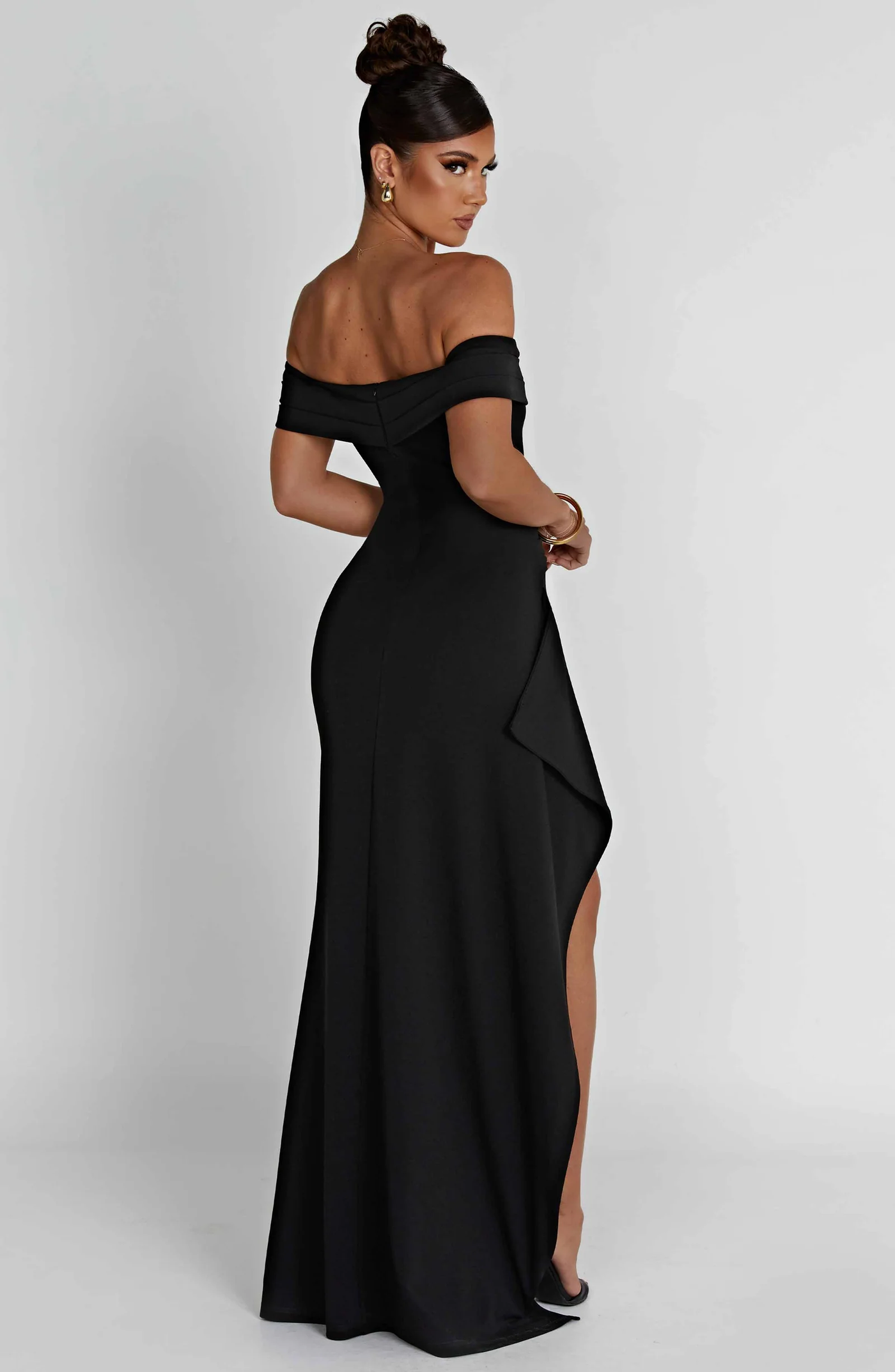 Modisches Kleid mit Schlitz