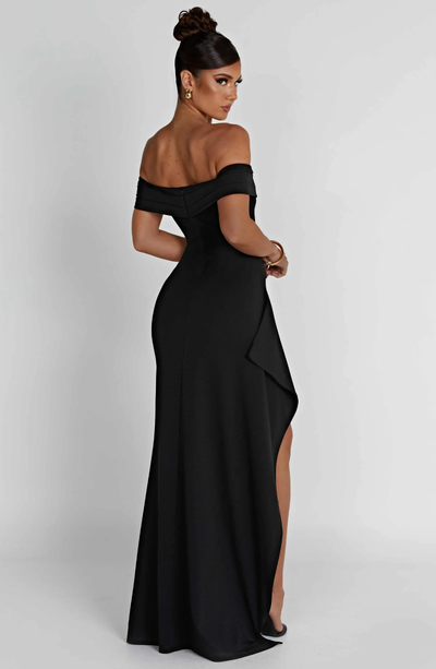 Modisches Kleid mit Schlitz