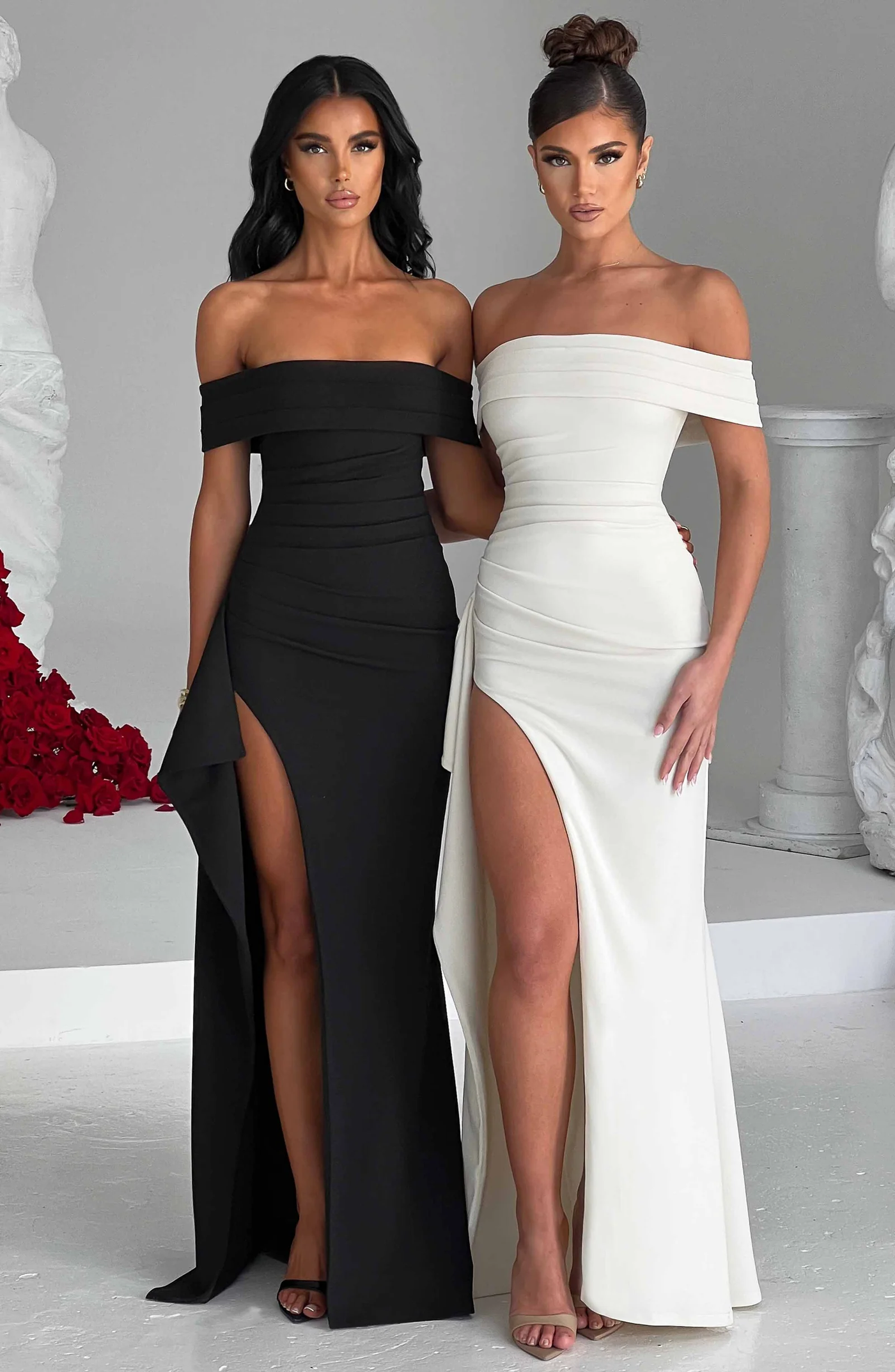 Modisches Kleid mit Schlitz