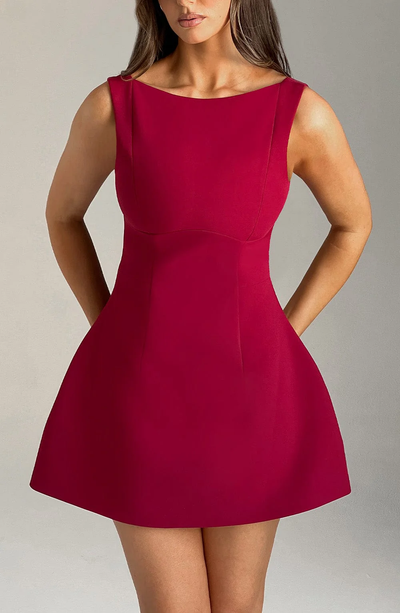 Schmal geschnittenes rückenfreies Kleid