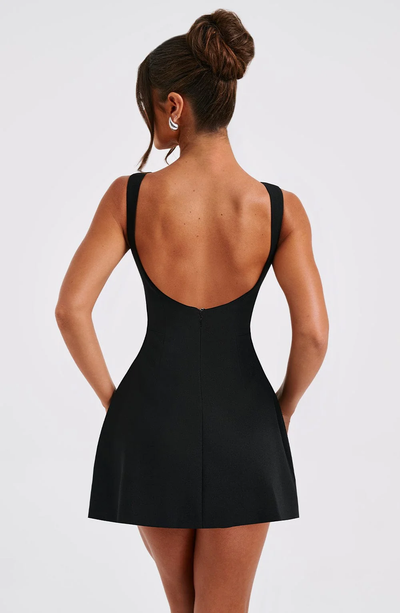 Schmal geschnittenes rückenfreies Kleid
